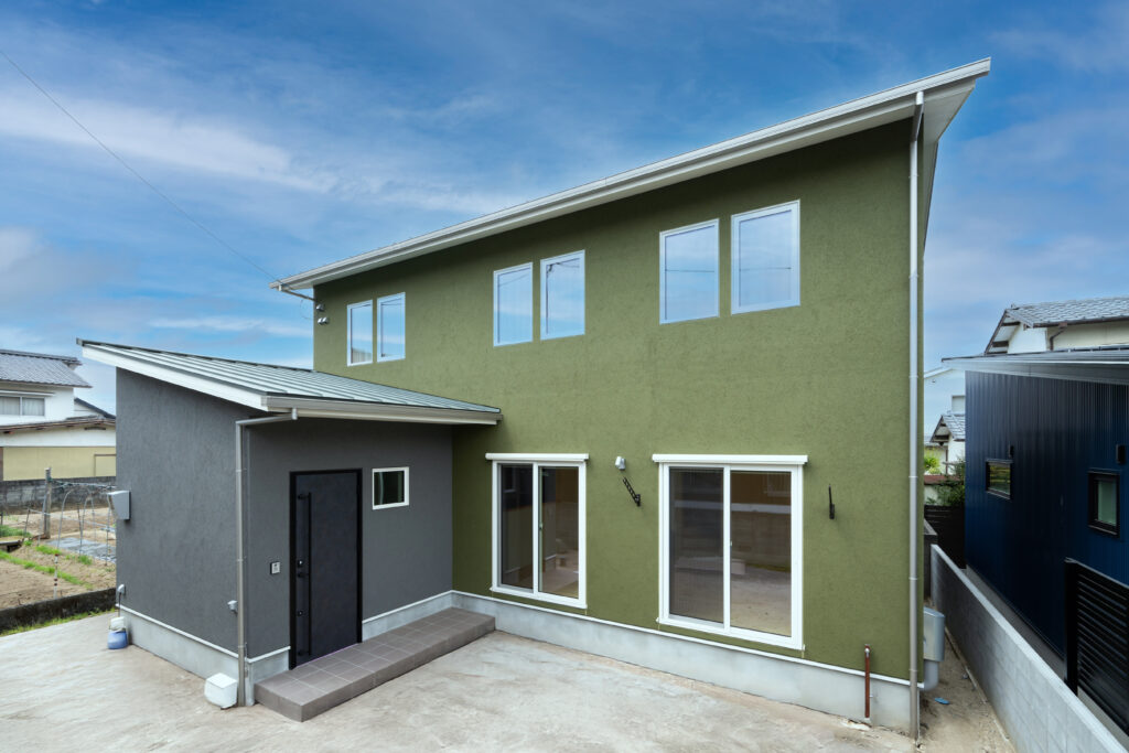 【松山市 注文住宅】かわいいグリーン外壁(ダブル断熱)と全館空調のお家