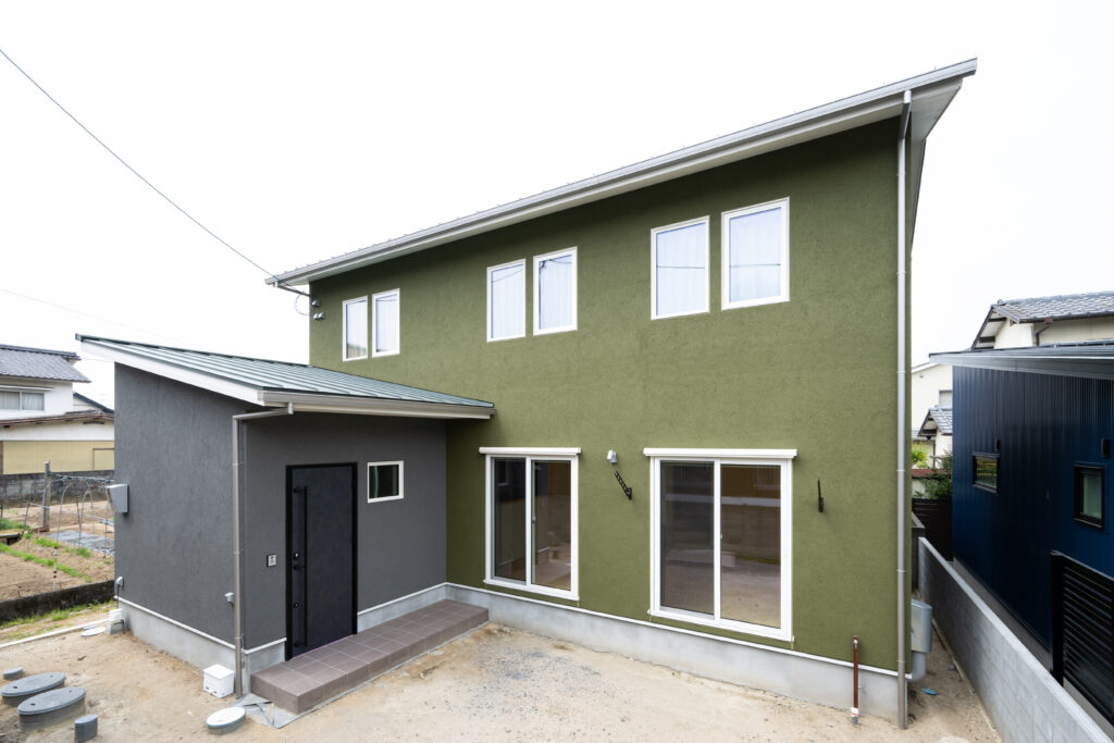 【松山市 注文住宅】かわいいグリーン外壁(ダブル断熱)と全館空調のお家
