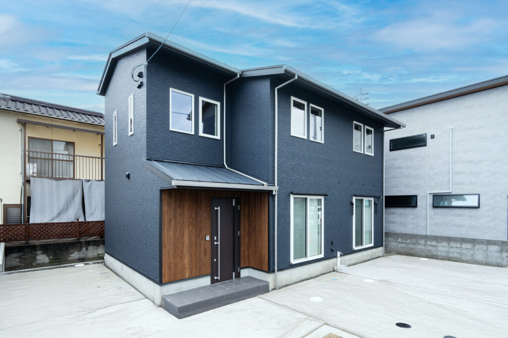 【松山市 注文住宅】奥様必見!開放感のあるキッチンと収納力の利便性を兼ね備えた高性能住宅