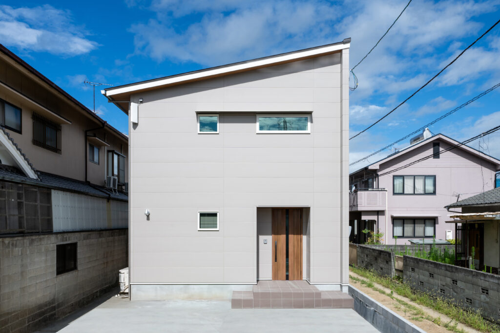 【松山市注文住宅】趣味の筋トレルームを備えた開放的間取りの注文住宅
