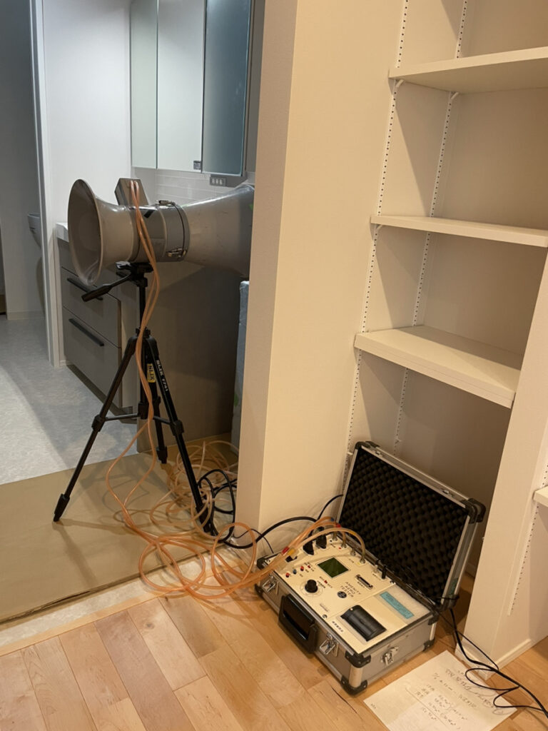 松山市岩崎町のM様邸でC値が0.3を計測しました