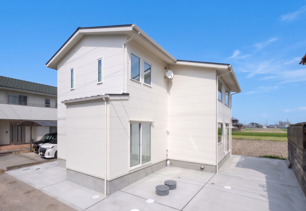 【松前町 注文住宅】空までつながるリビングで家族の時間を解き放つ。