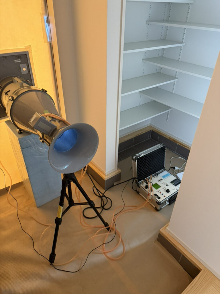 松山市Y様邸　気密測定を行いました（C値＝0.26（0.3））